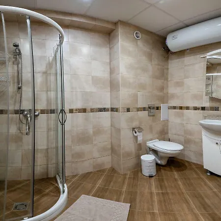 Riverside With Free Parking *