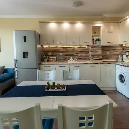 Riverside With Free Parking