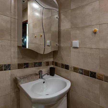 Riverside With Free Parking *