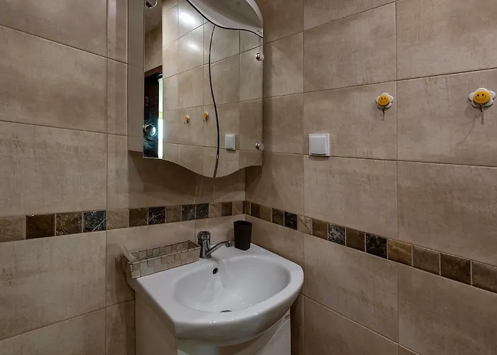 Riverside With Free Parking *