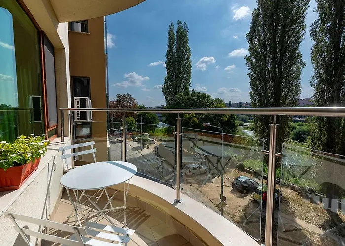 Riverside With Free Parking Apartament