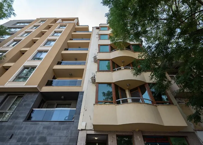 Riverside With Free Parking